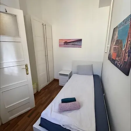 Synagogue View Lägenhet