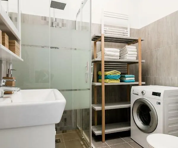 Synagogue View * Budapest